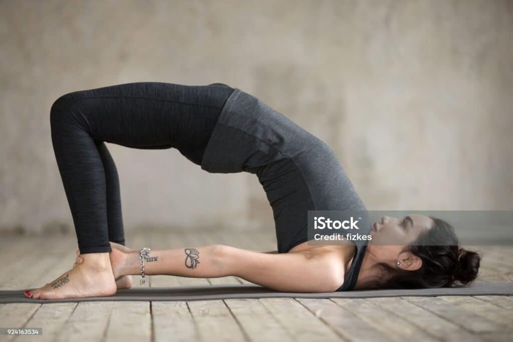 รักษาไมเกรน (ท่า Bridge Pose หรือท่าสะพานโค้ง)