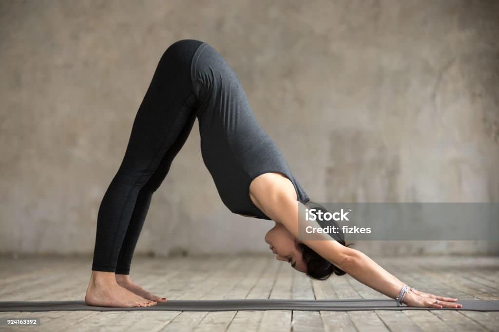 รักษาไมเกรน (ท่า Downward Facing Dog Pose หรือ ท่าหมาคว่ำหน้า)